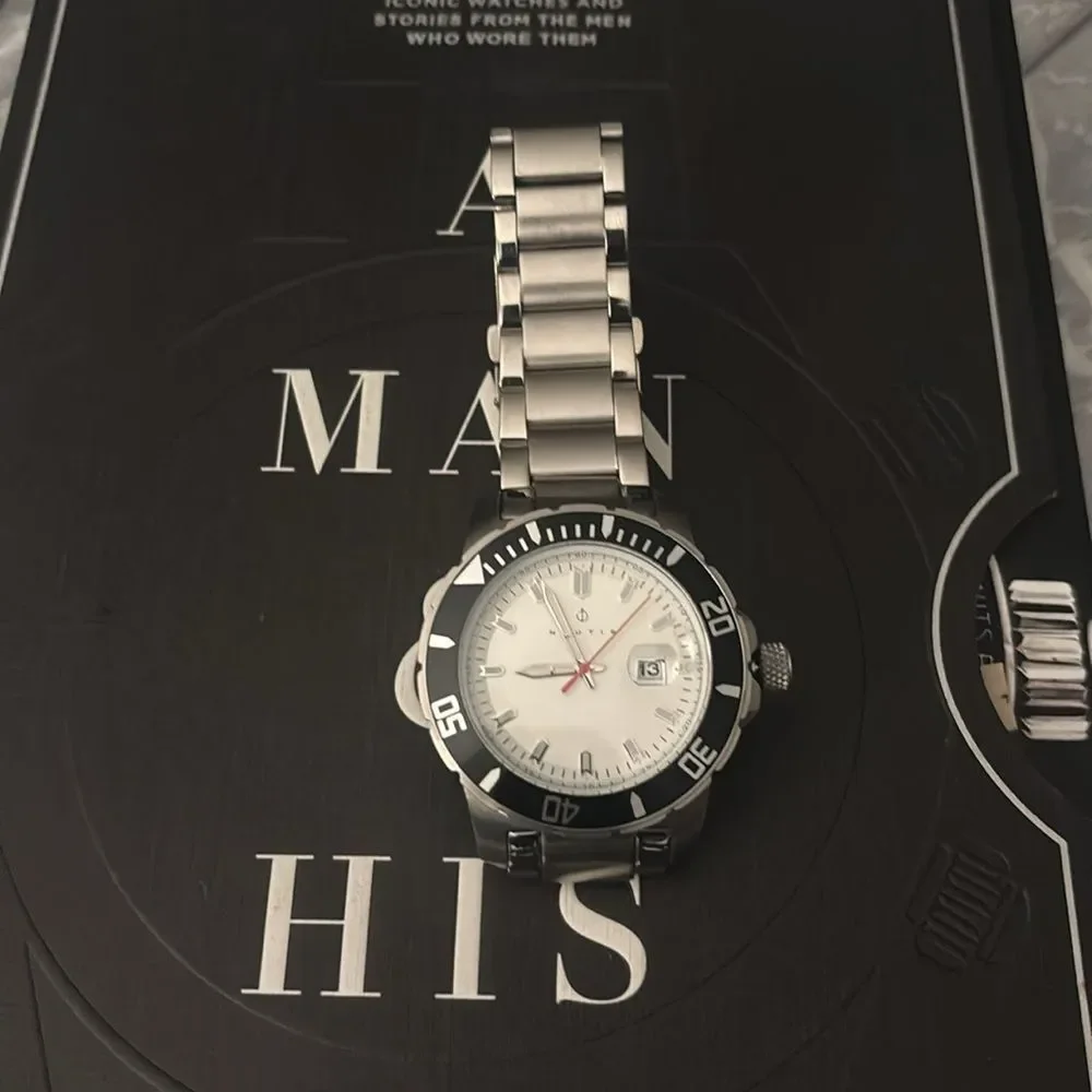 Nautis Admiralty Pro 200 Men's Watch with a Bracelet and Date Display